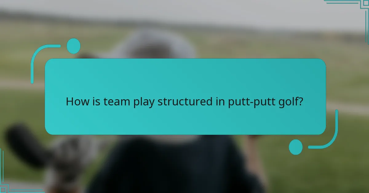 How is team play structured in putt-putt golf?